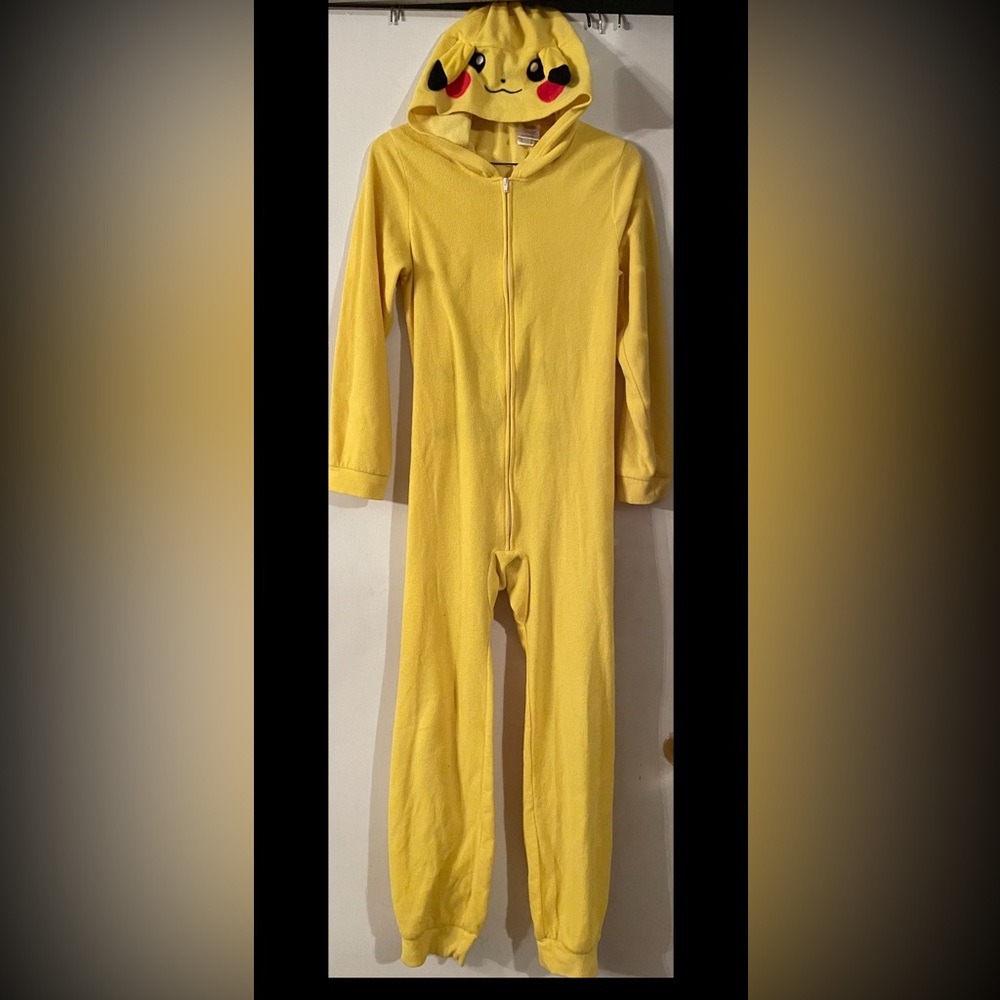 14/16 Pokémon Boys Pajamas or costume Flame Resistant.